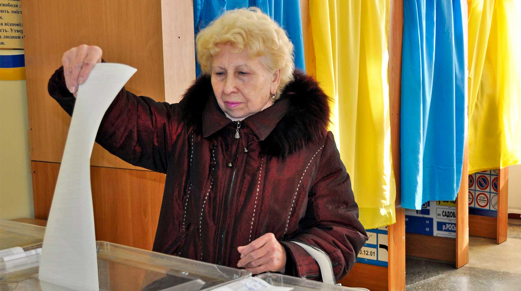 Аккредитация общественных и государственных наблюдателей на украинских выборах идет очень жестко и замедленно undefined