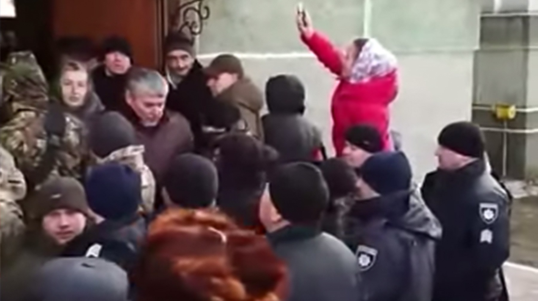 Dailystorm - «Москалям здесь не быть»: захват радикалами храма УПЦ МП на Украине попал на видео