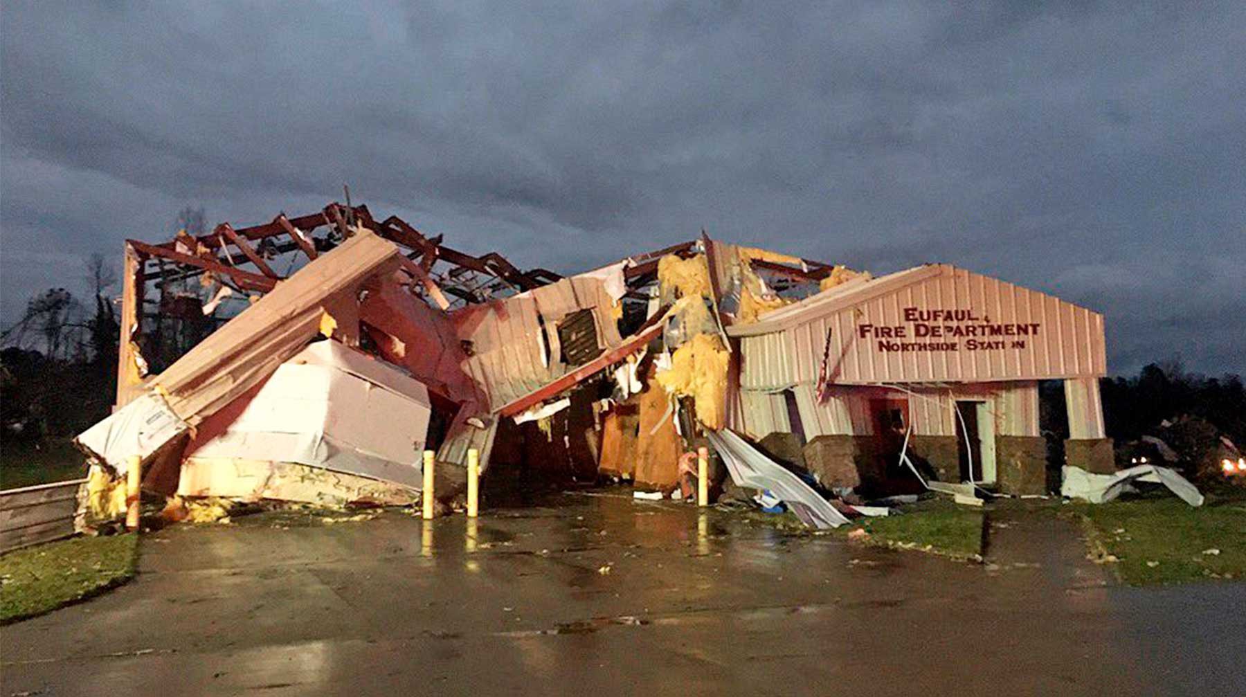 Dailystorm - Число жертв торнадо в американском штате Алабама превысило 20 человек