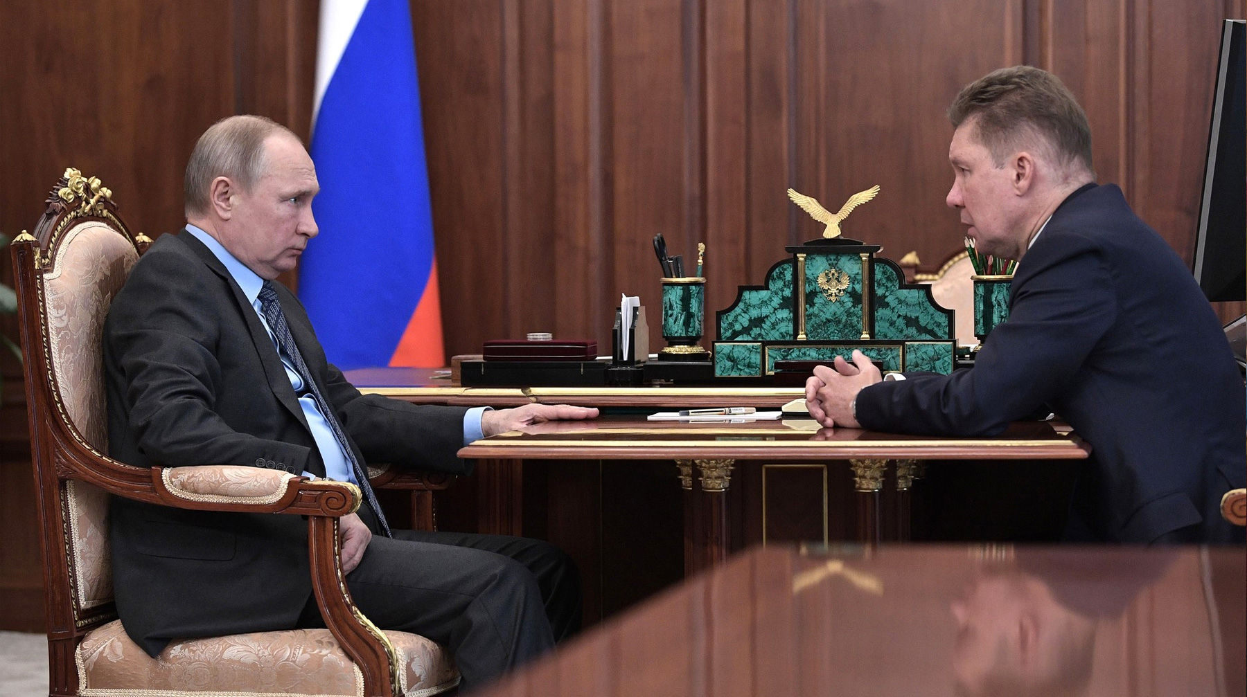 Глава «Газпрома» пообещал российскому президенту в течение 10 лет решить поставленную задачу Президент России Владимир Путин и глава компании «Газпром» Алексей Миллер