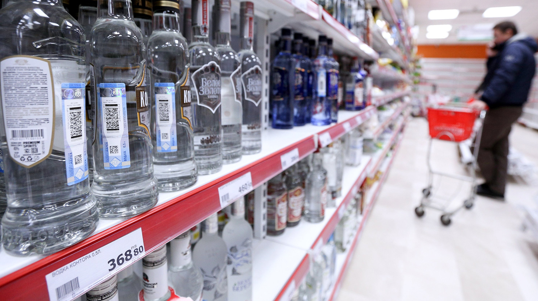 Выпивку необходимо перенести в отдельные алкомаркеты или изолированные помещения, говорится в инициативе Фото: © Агенство Москва / Зыков Кирилл