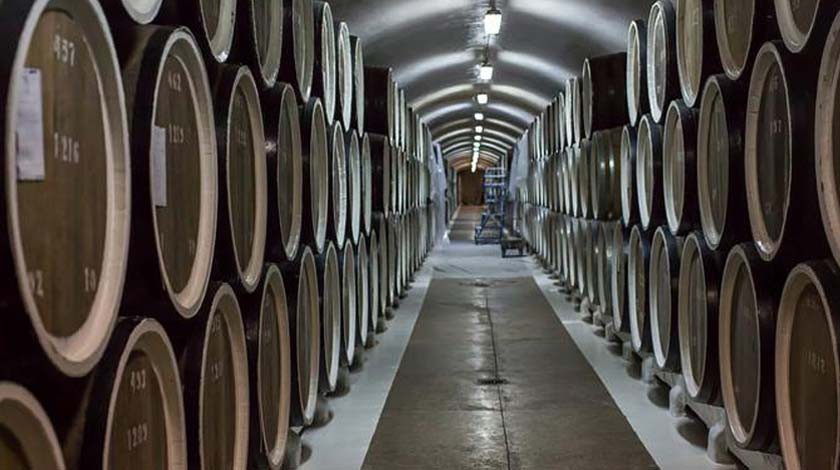 Винные бочки винодельческого завода «Массандра»