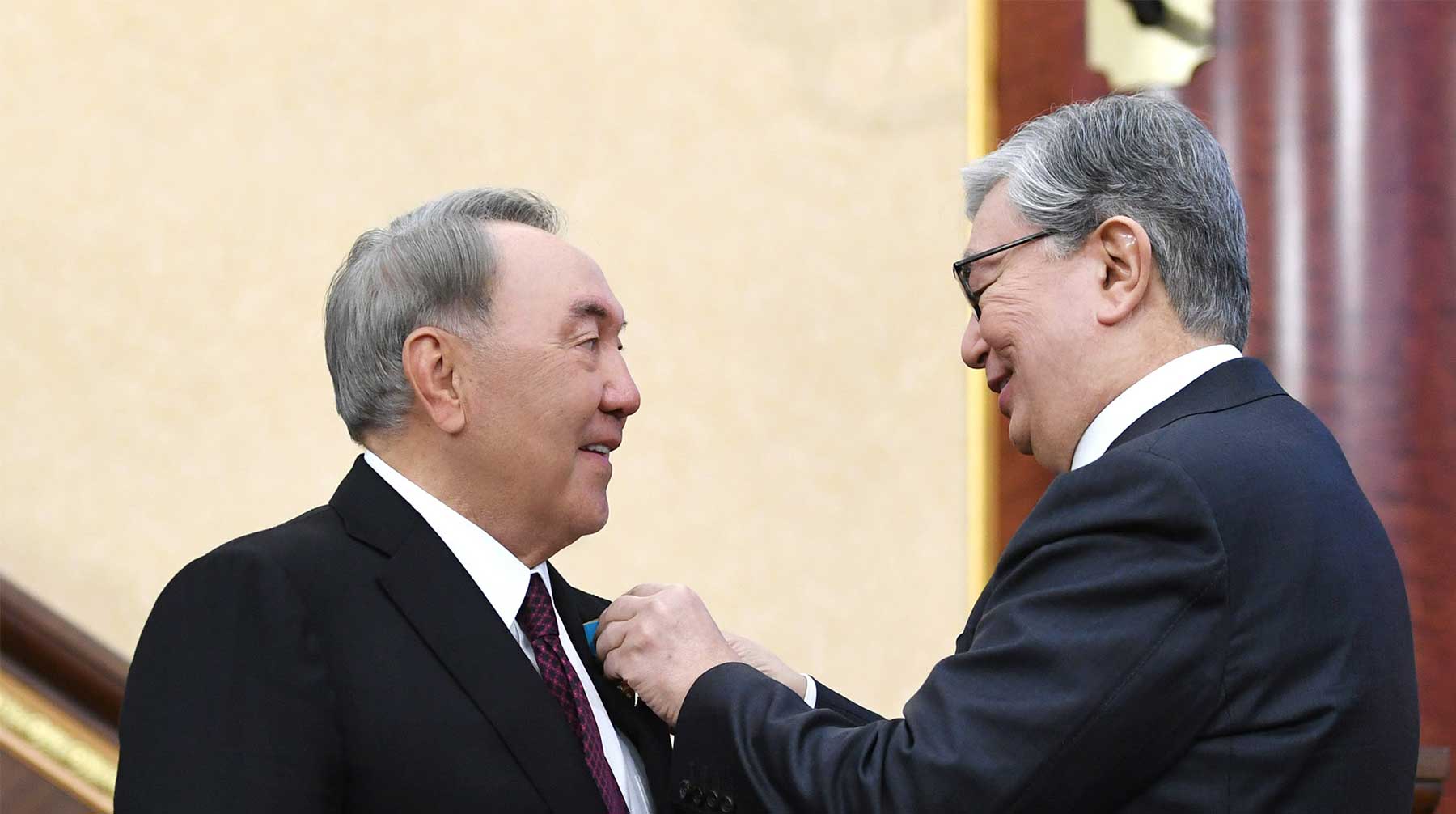 Столицу республики назвали в честь ее первого президента, который занимал свой пост почти 30 лет Нурсултан Назарбаев (слева) и Касым-Жомарт Токаев