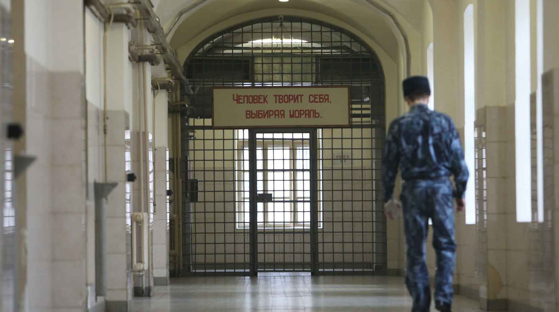 С их помощью заключенные смогут заказывать дополнительное питание, электронные письма или обращаться к администрации Фото: © GLOBAL LOOK press / Pravda Komsomolskaya