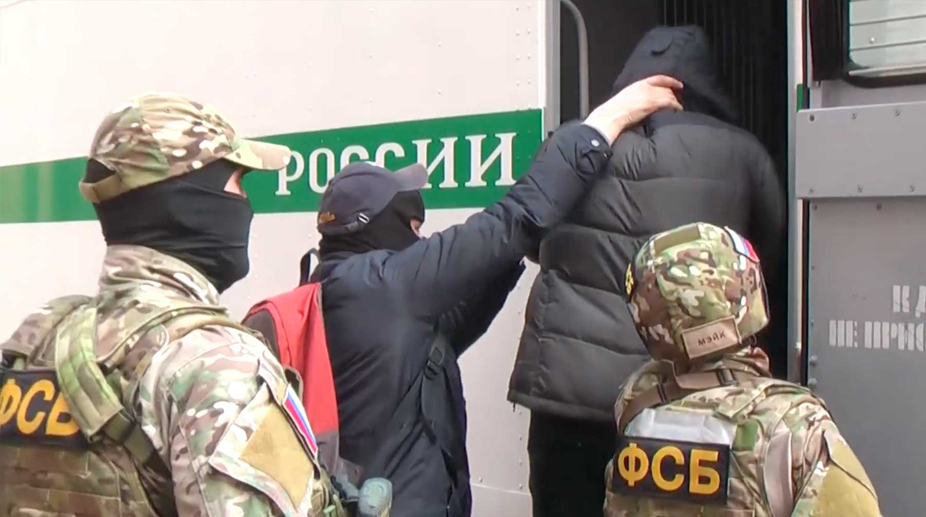 Dailystorm - ФСБ задержала в Крыму 20 последователей «Хизб ут-Тахрир» — видео