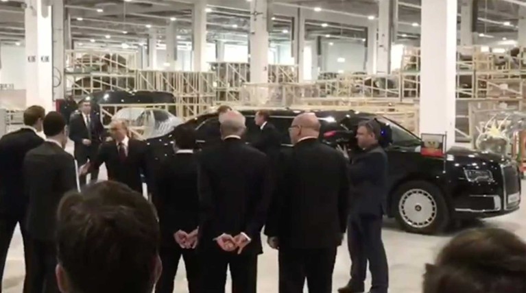 Путин оставил автограф на выпущенном в России Mercedes — Daily Storm