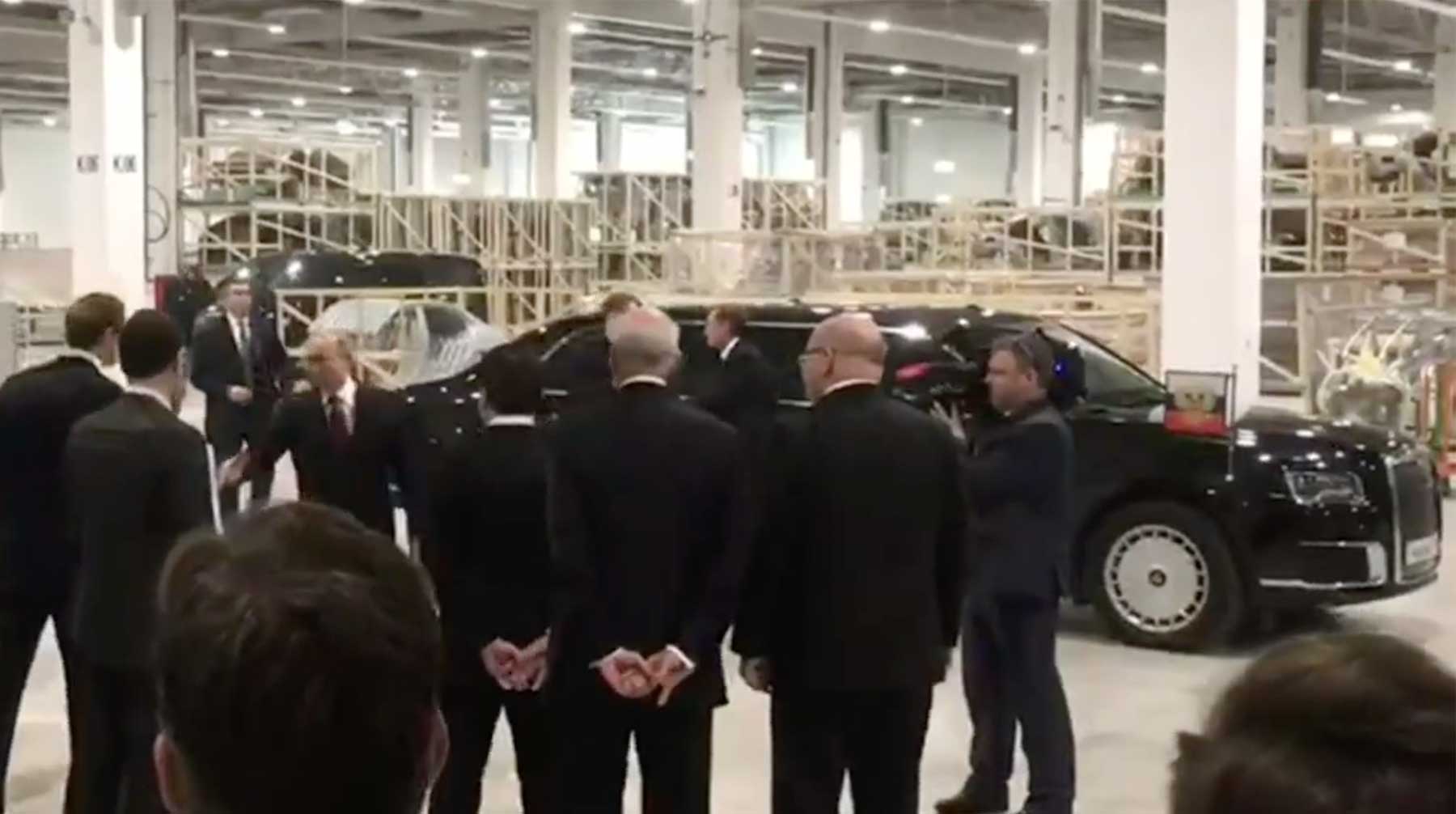 Россия будет спонсировать иностранных инвесторов, открывающих в стране заводы, подчеркнул президент Путин прибывает на открытие завода Mercedes-Benz