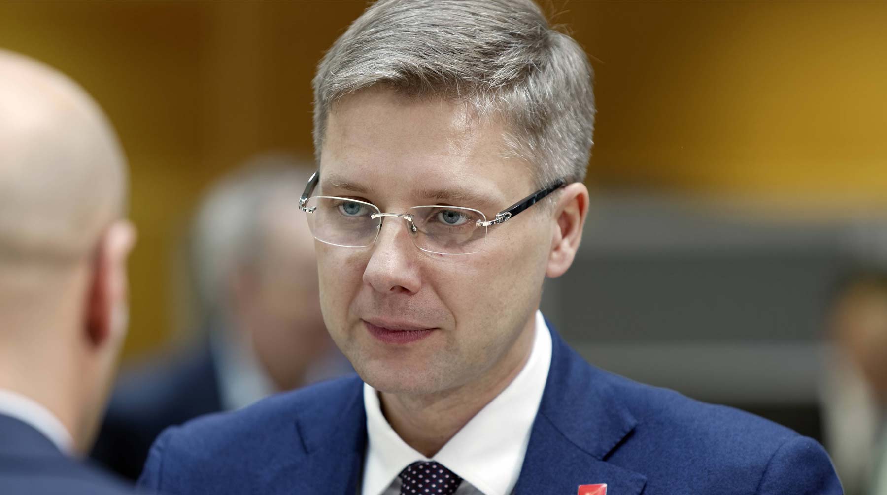 Согласно распоряжению министра окружающей среды и регионального развития Латвии он становится рядовым депутатом Рижской думы Нил Ушаков
