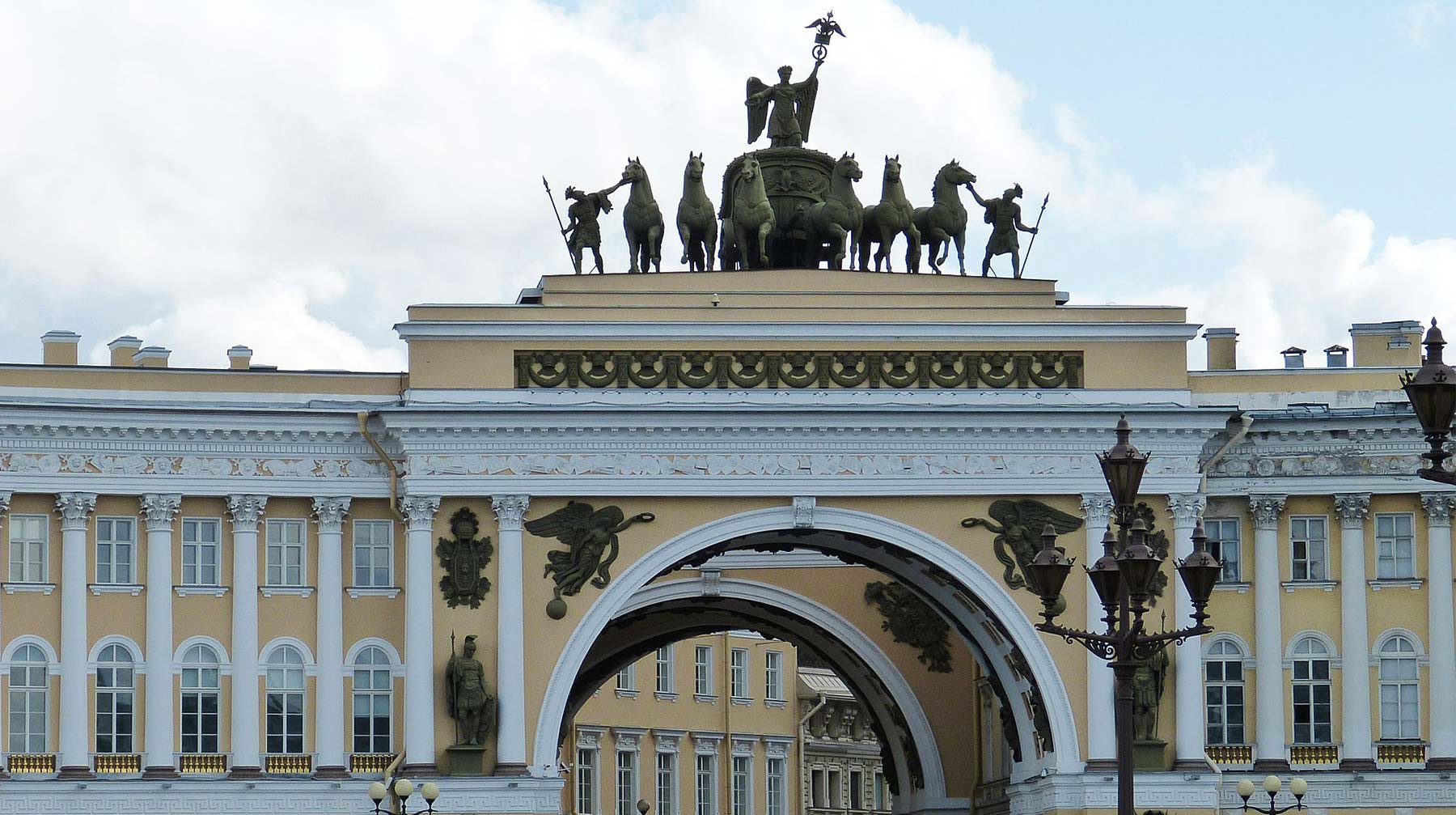 Dailystorm - Путин одобрил введение в Санкт-Петербурге туристического сбора с иностранцев