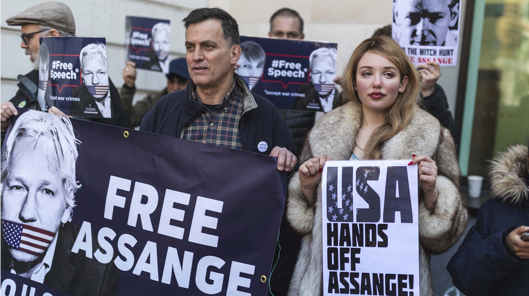 Основателя WikiLeaks признали виновным в нарушении условий освобождения под залог Фото: © GLOBAL LOOK Press