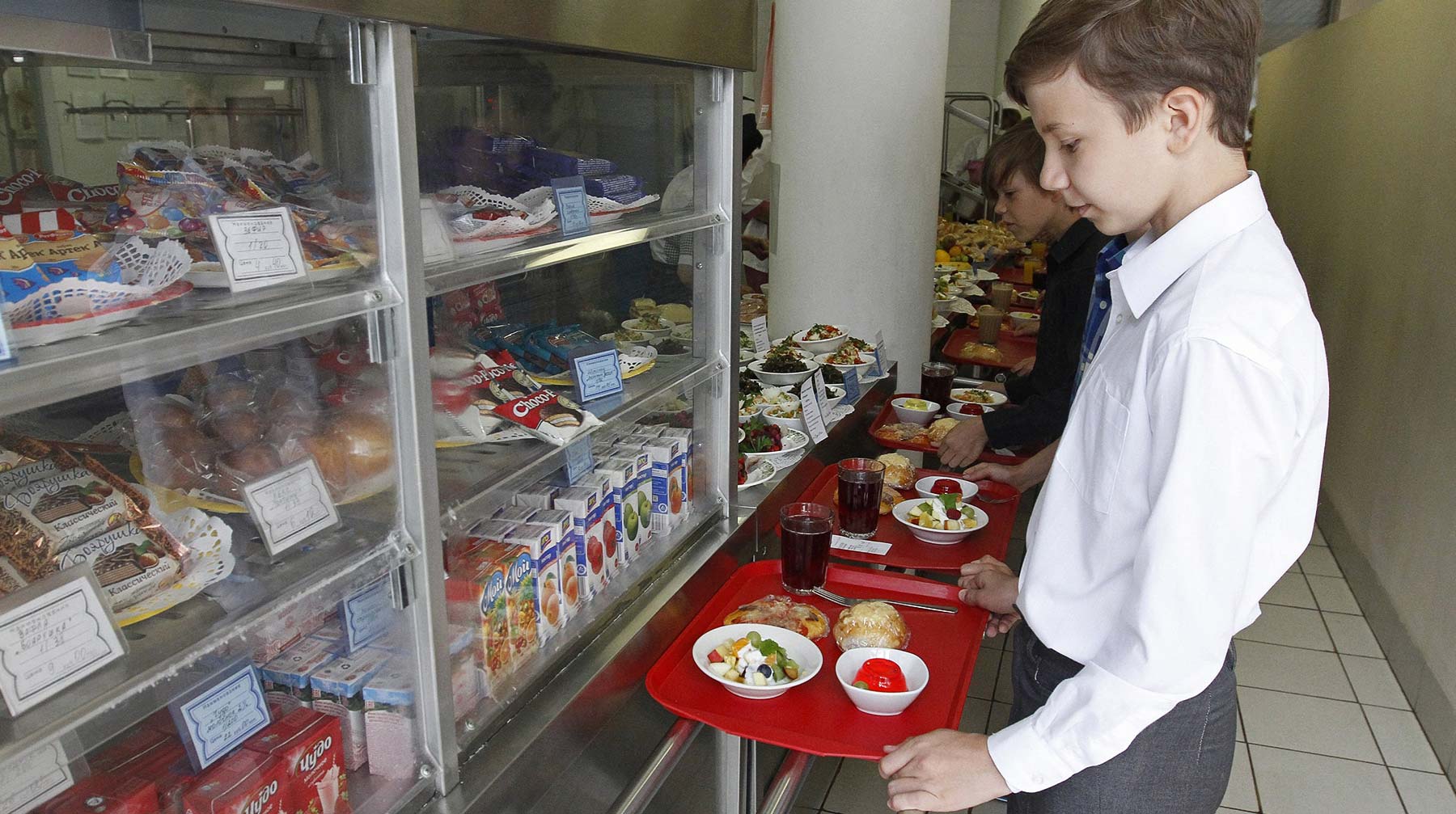 Истцы возмущены решением суда, они требуют от поставщика питания извинений и компенсаций за вред, причиненный здоровью детей Фото: © Агенство Москва