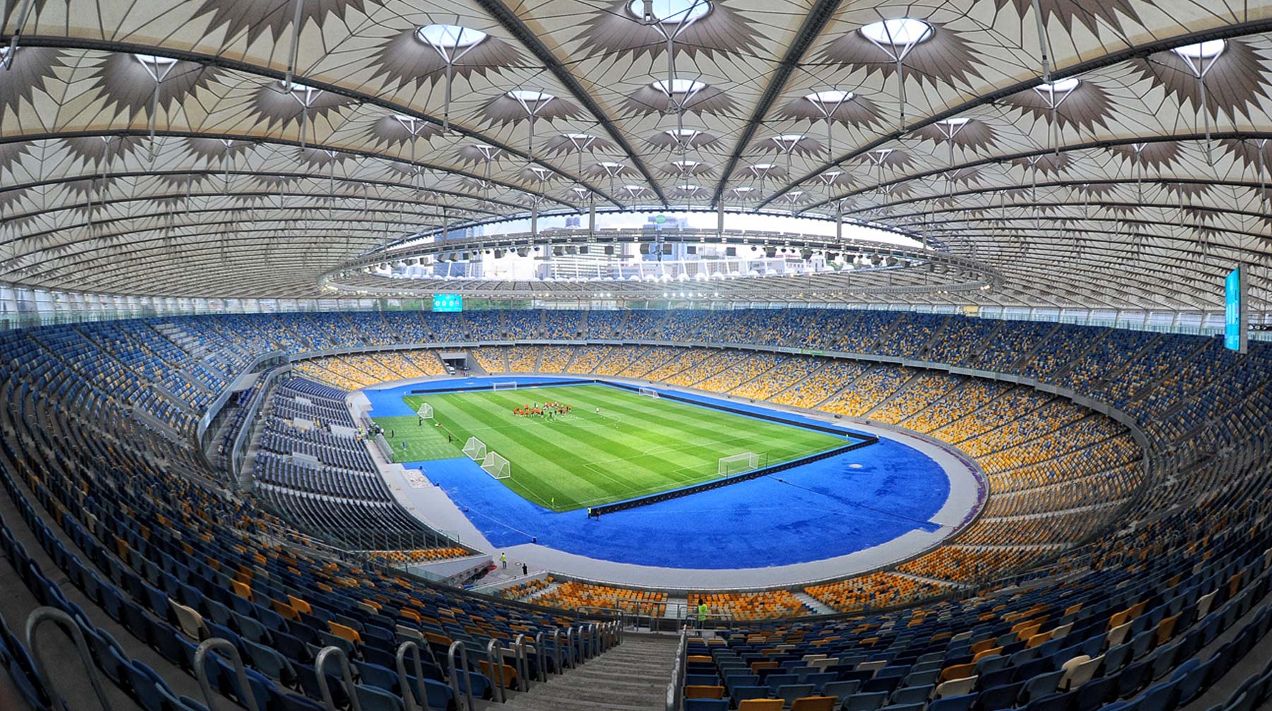 Штабы кандидатов договорились о проведении дебатов 19 апреля Национальный спортивный комплекс «Олимпийский» в Киеве, Украина