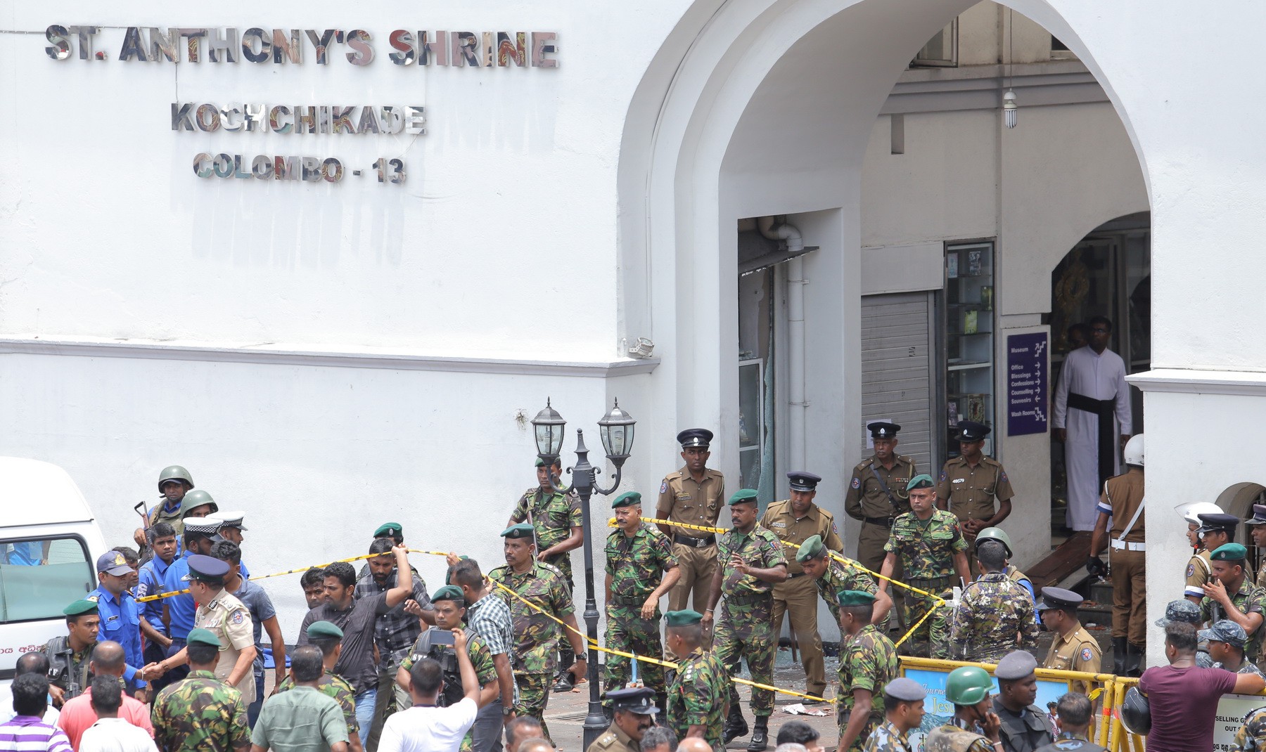 Dailystorm - На Шри-Ланке во время празднования Пасхи прогремели взрывы в церквях и отелях