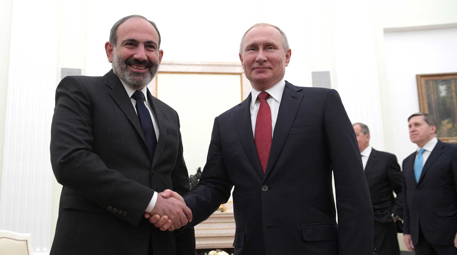 Важно лишь одно — нужно быть прямым и честным, считает армянский премьер Никол Пашинян и Владимир Путин