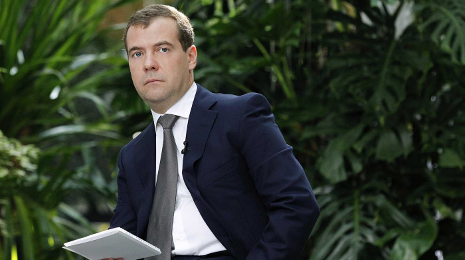 Dailystorm - Медведев поручил подготовить курс экологии для школ и рассказал о своих мусорных баках