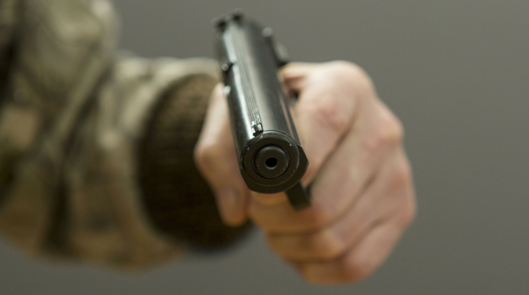 Dailystorm - В одной из лучших школ Казани подросток угрожал учителю ножом и пистолетом