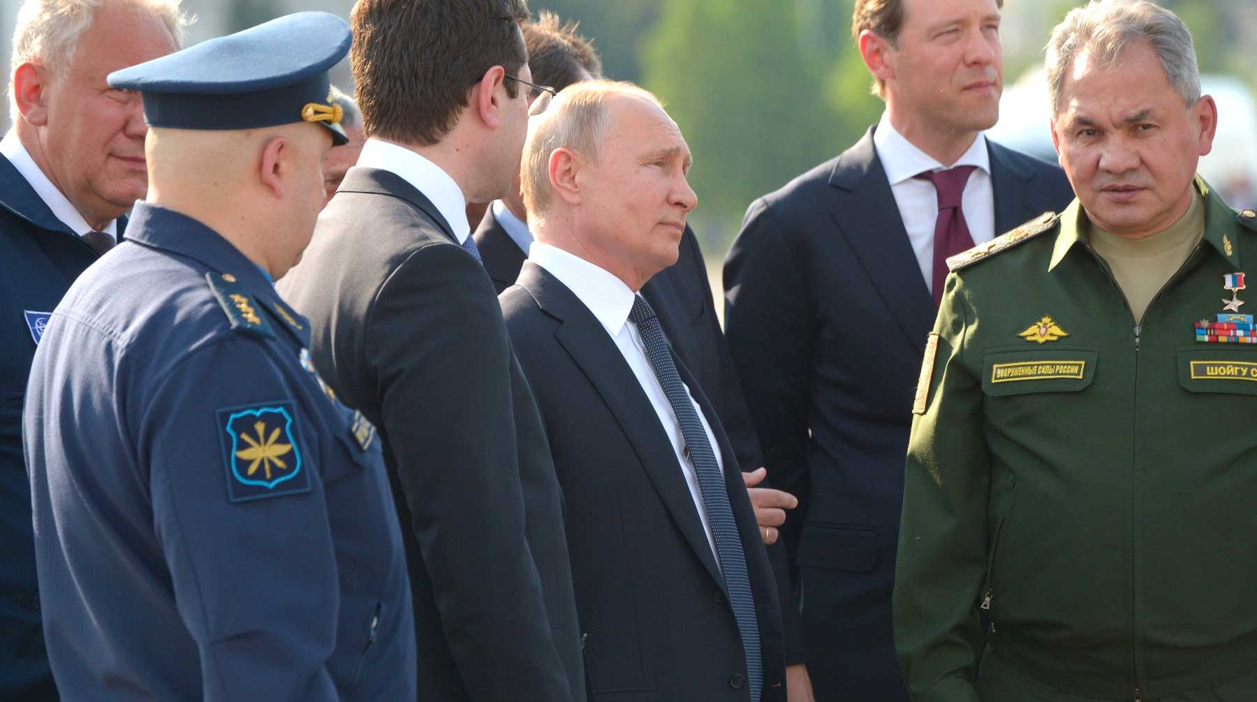 Президенту России также рассказали о производстве бомбардировщика Ту-160 Фото: © GLOBAL LOOK press / Kremlin Pool