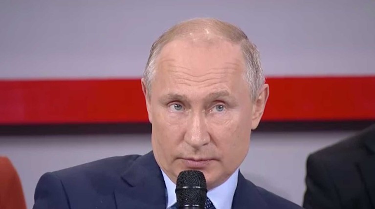 Дом без лифта: Путин рассказал, как носил соседку на руках в Ленинграде — Daily Storm