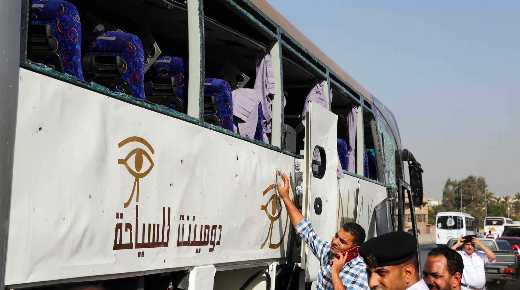 В результате взрыва возле туристического автобуса в Каире пострадали 17 человек, сообщает Sky News Arab Фото: © GLOBAL LOOK press / Ahmed Gomaa