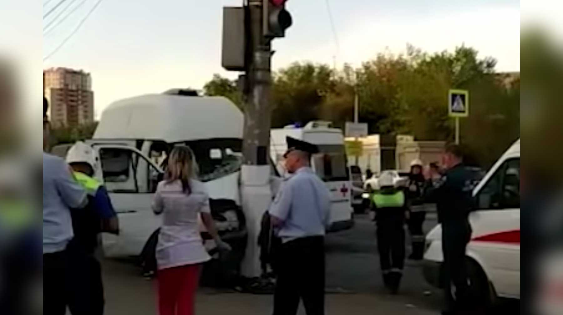 Грузовик с отказавшими тормозами протаранил пассажирский автомобиль Скриншот: © youtube.com / 
Высота 102
