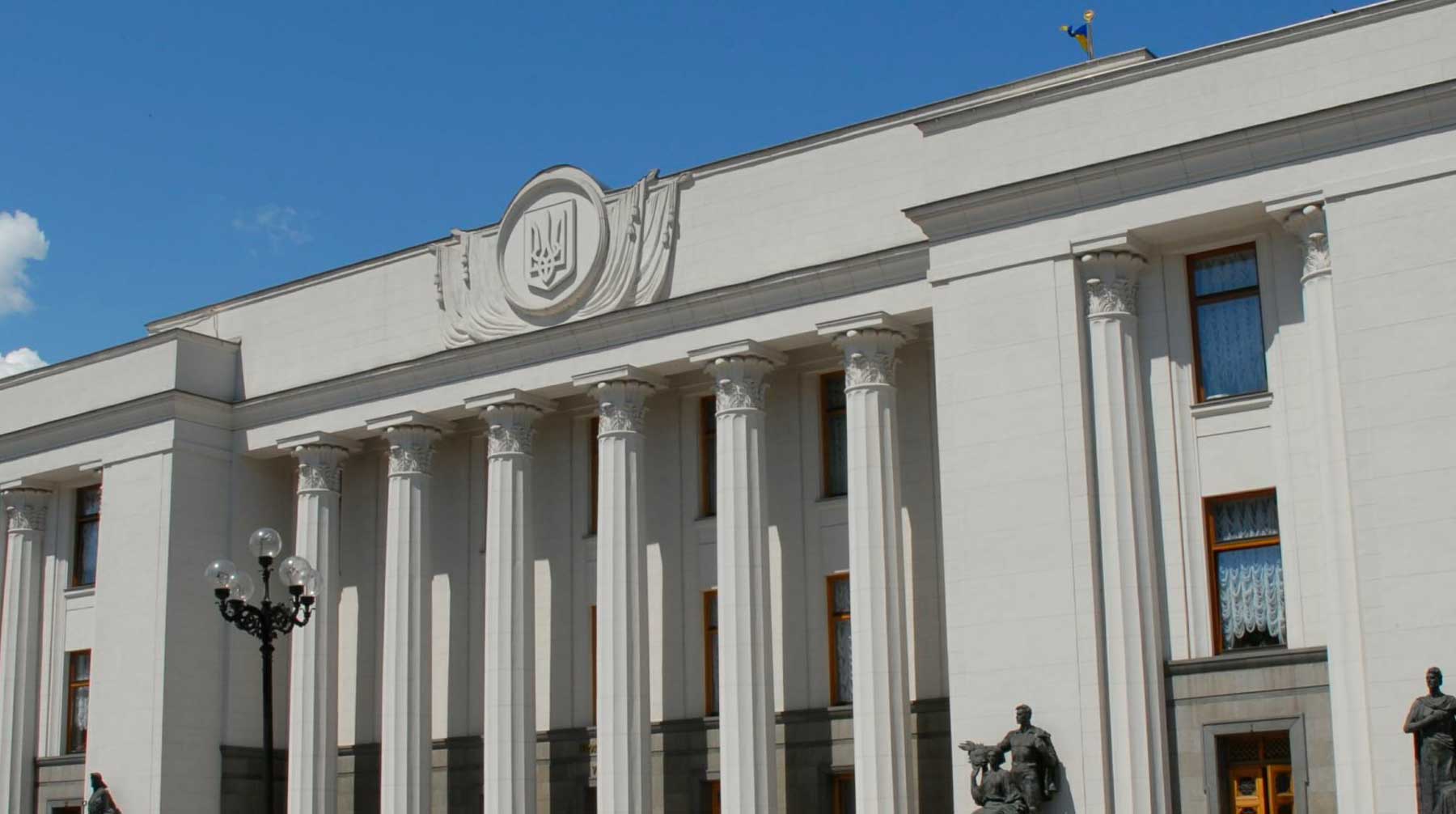 В ЦИК заявили, что решение суда не сможет остановить избирательный процесс, запущенный после публикации указа о роспуске Рады Здание Верховной Рады