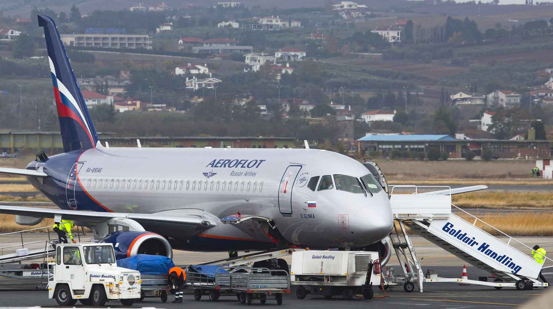Представители авиакомпании «Ямал» работают с пассажирами, заявили в пресс-службе авиаперевозчика Фото: © GLOBAL LOOK press / Nicolas Economou