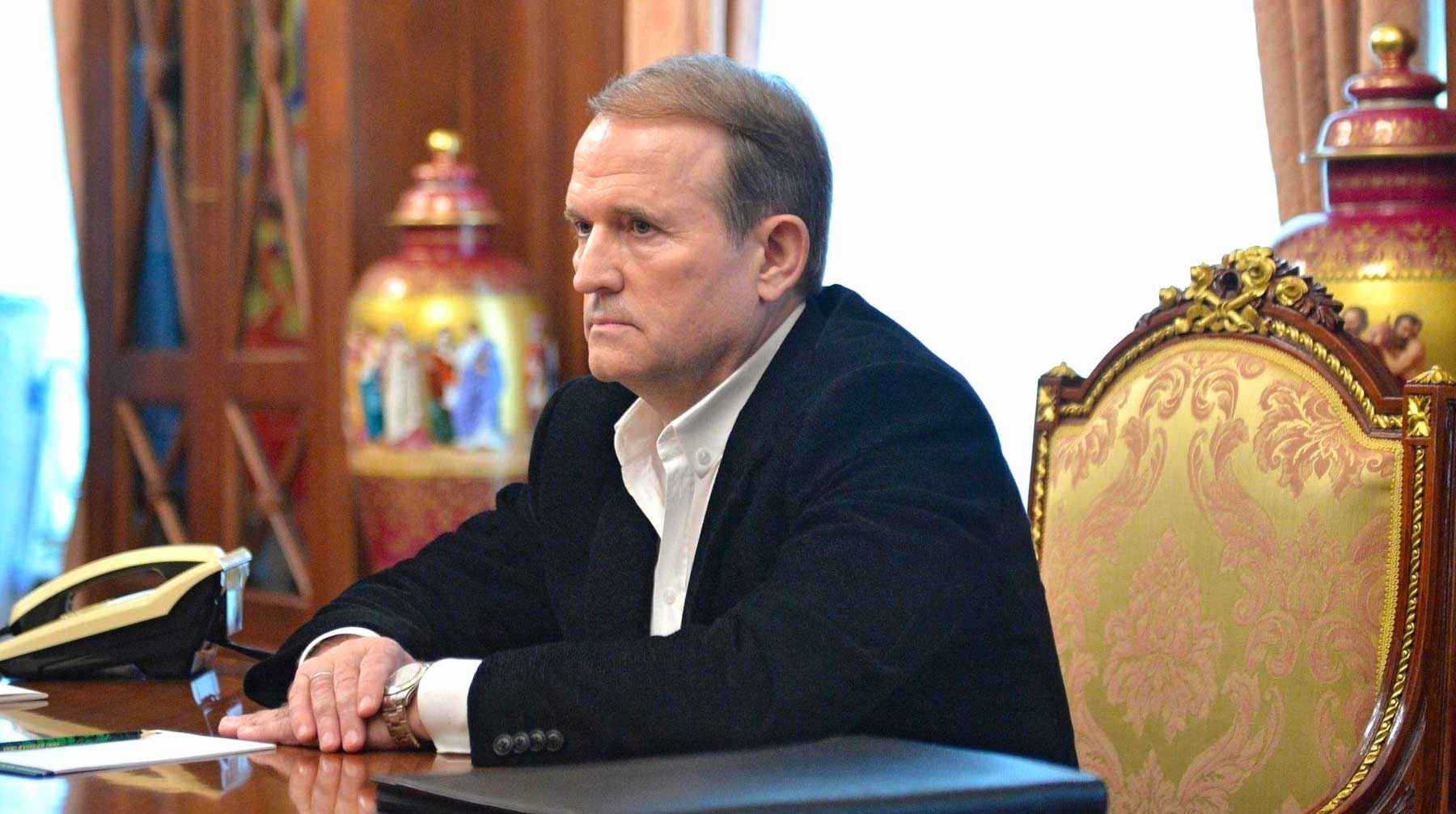 Оппозиционный украинский политик отметил, что расходится с Зеленским в принципиальных вопросах по донбасскому конфликту Виктор Медведчук