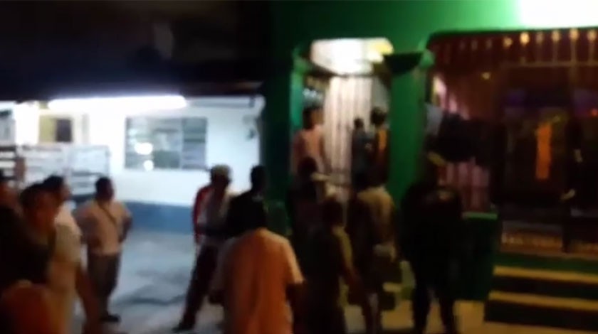 Местные жители нападают на Алексея Макеева в Канкуне