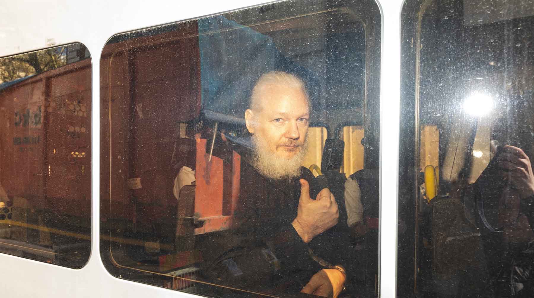 В общей сложности основателю WikiLeaks грозит до 175 лет лишения свободы за шпионаж и раскрытие секретной информации Фото: © GLOBAL LOOK press / Rob Pinney