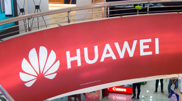 Российские ретейлеры распродают продукцию Huawei — Daily Storm