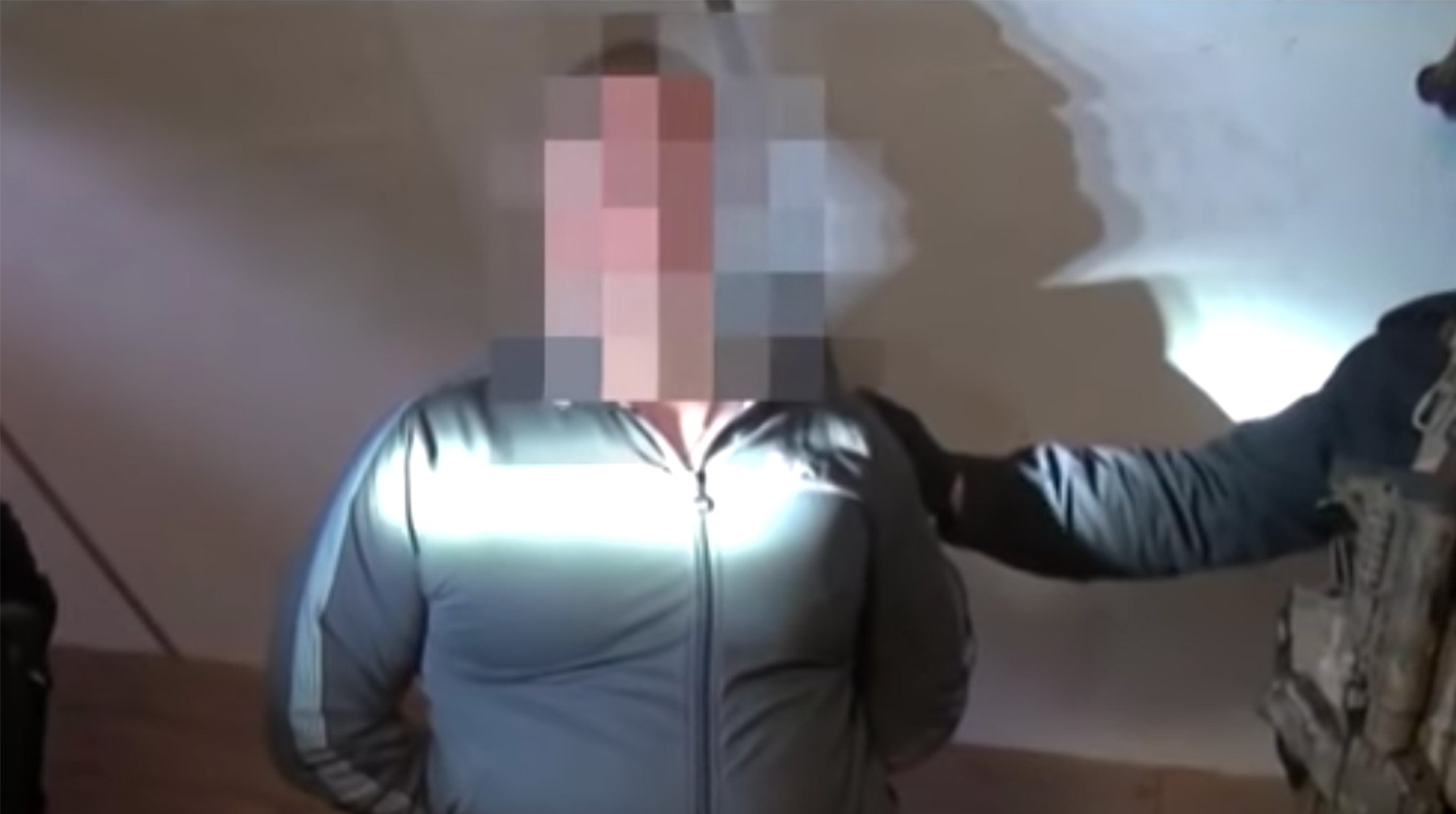 Dailystorm - В России впервые арестовали вора в законе по статье о лидерстве в ОПГ — видео