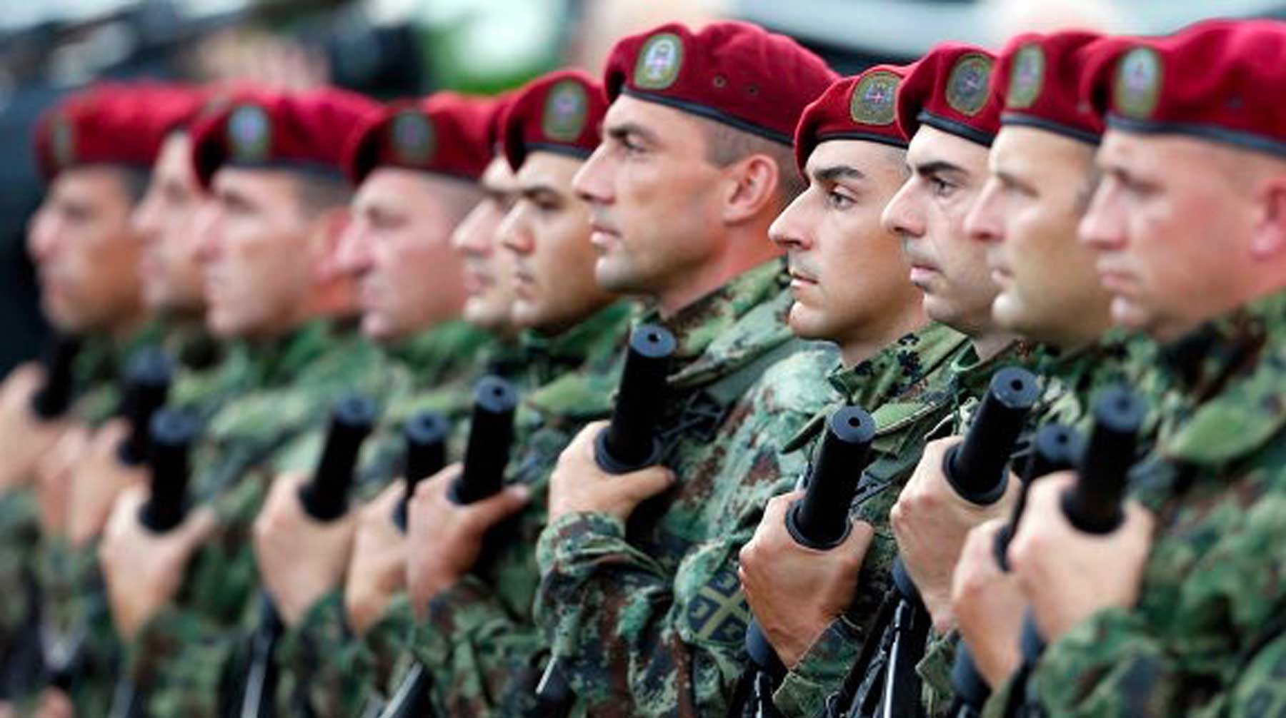 Берет сербии. Численность армии Сербии на 2022. Форма армии Сербии. Сербские военные. Сербский солдат.