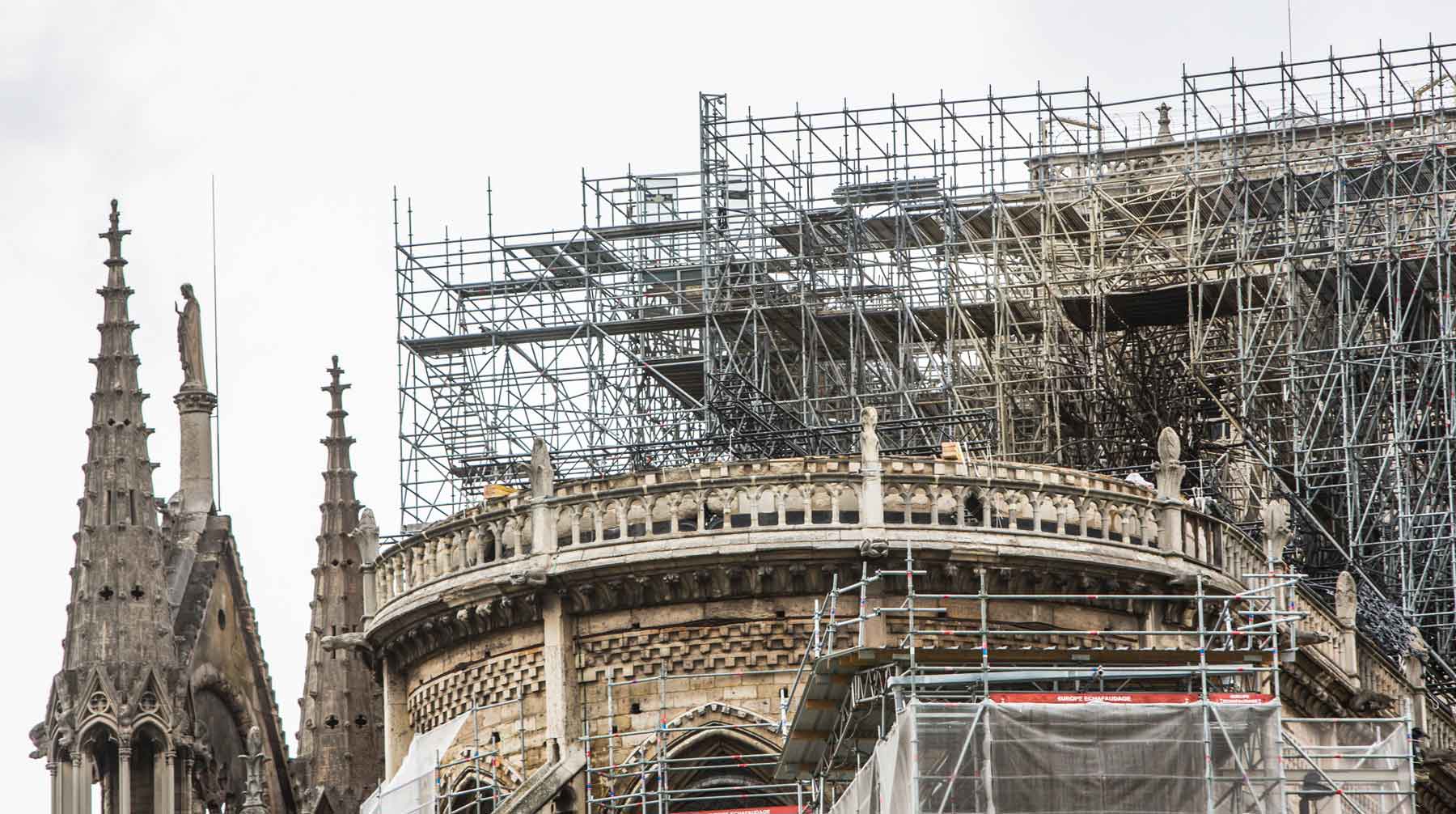 Парламентарии также раскритиковали пятилетний план президента Эммануэля Макрона по восстановлению собора Фото: © GLOBAL LOOK press / Sadak Souici
