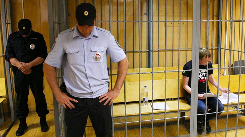 Рассмотрение в Никулинском суде ходатайства об аресте журналиста «Медузы» Ивана Голунова