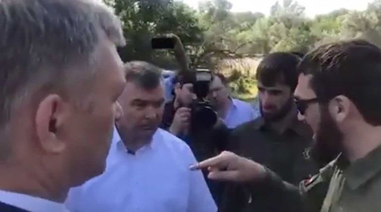 «Ни пяди своего не отдадим»: власти Чечни и Дагестана поссорились из-за дорожного указателя — Daily Storm