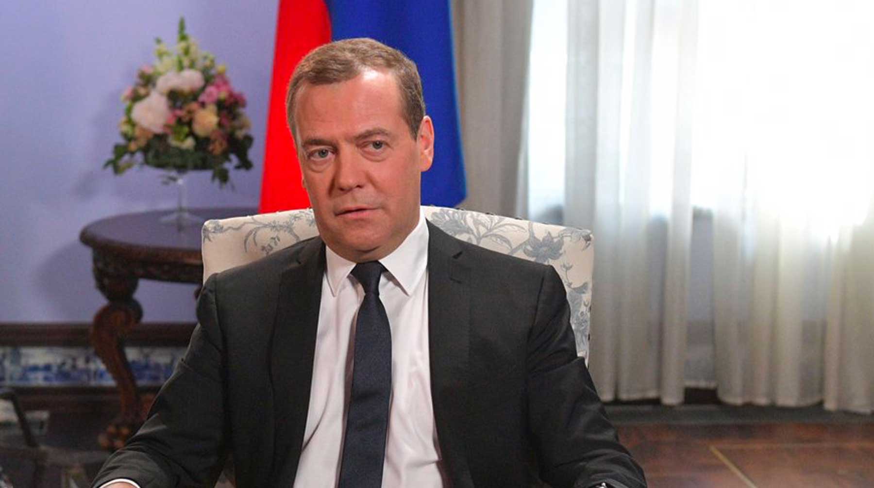 Dailystorm - Медведев допустил переход мира на четырехдневную рабочую неделю