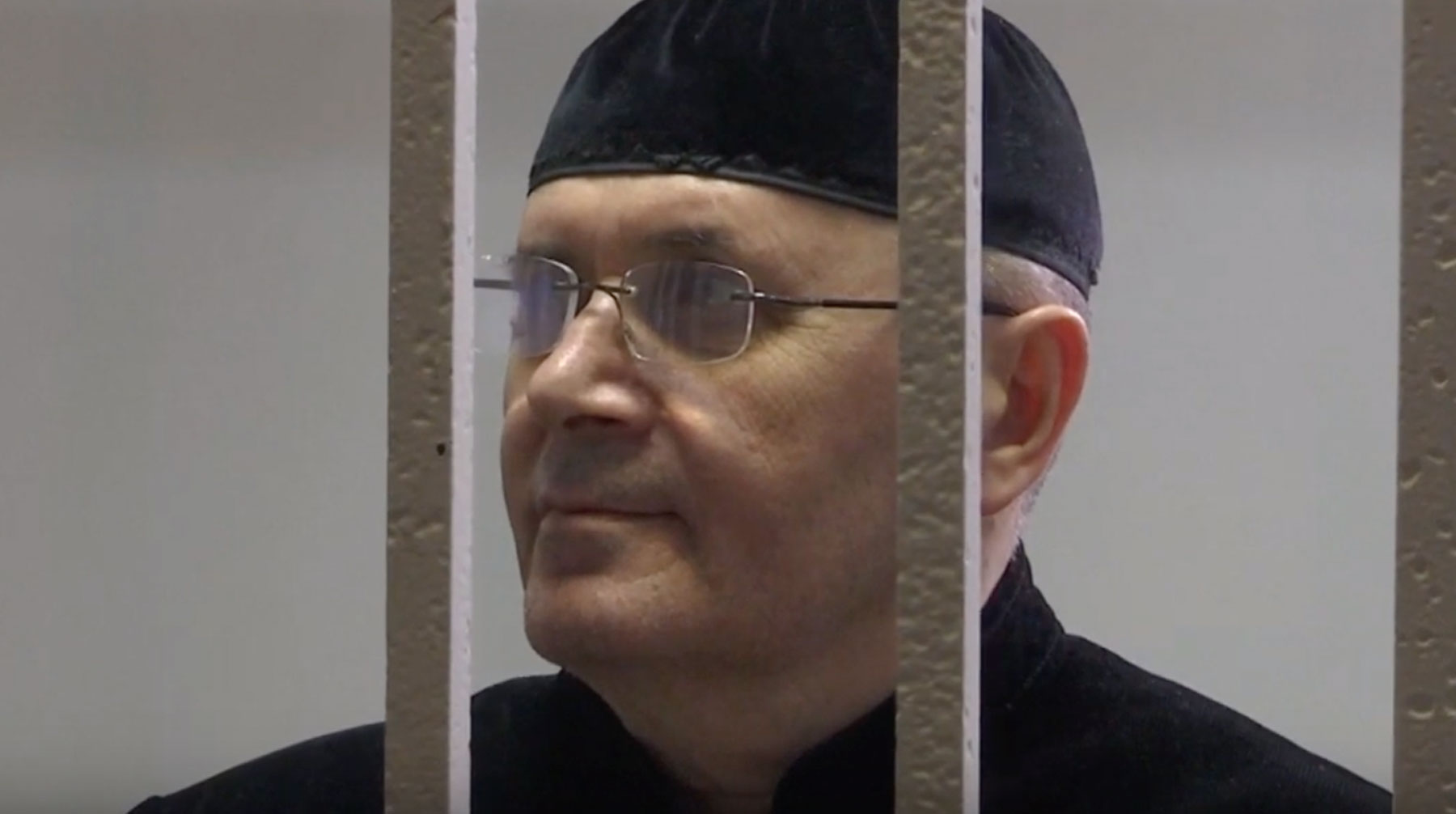 Ранее Шалинский городской суд удовлетворил ходатайство защиты Оюба Титиева об условно-досрочном освобождении Оюб Титиев