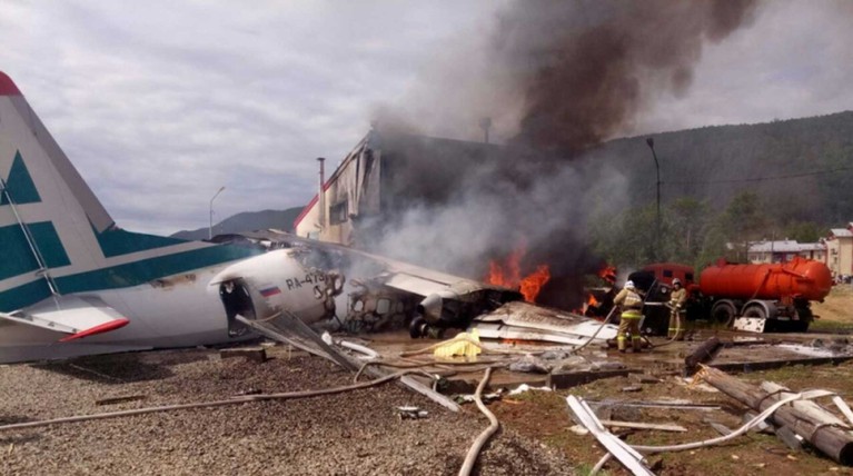 Два члена экипажа погибли при аварийной посадке пассажирского Ан-24 в Бурятии — Daily Storm