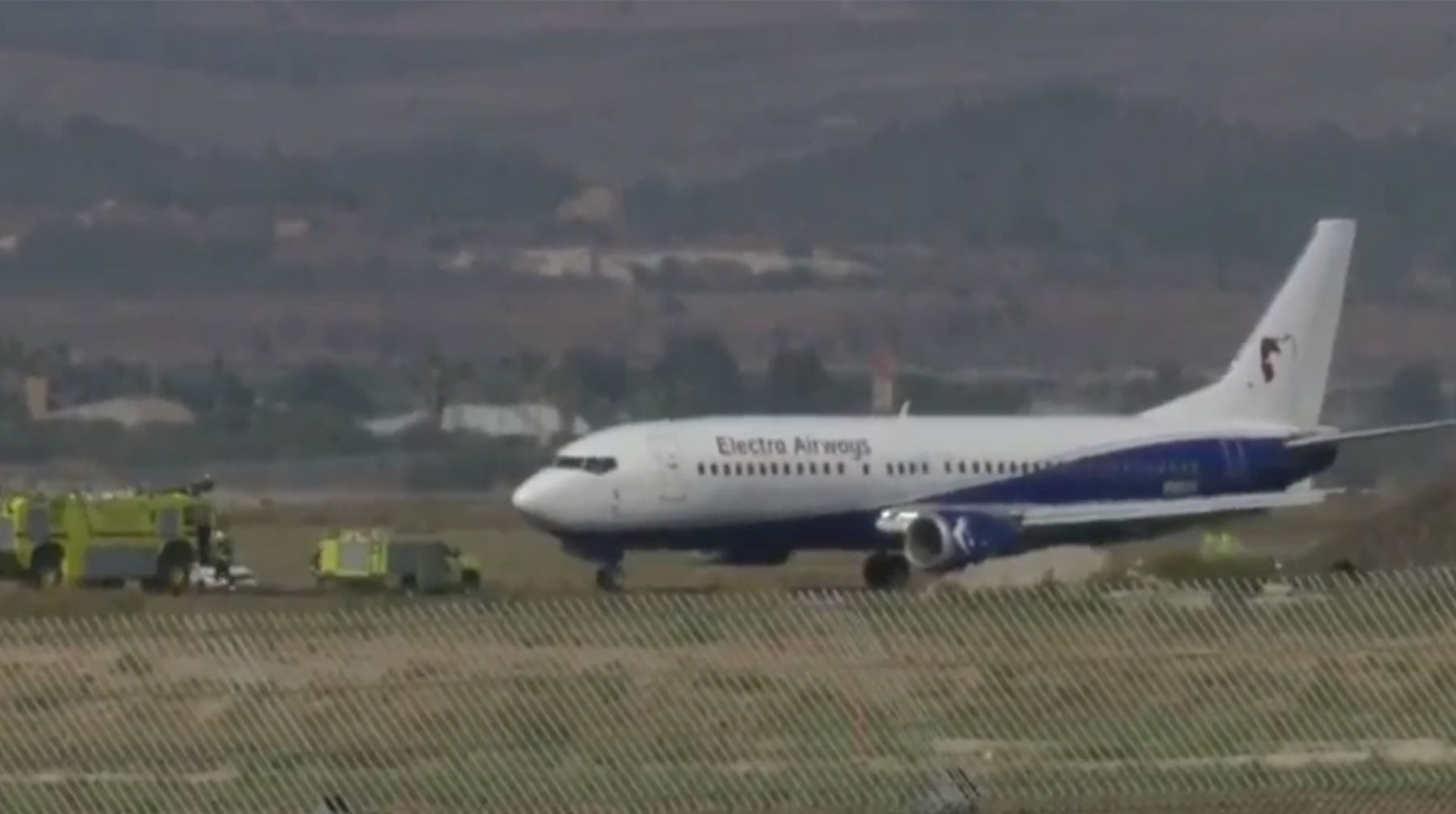 Самолет, на борту которого находились свыше 150 человек, благополучно сел в Тель-Авиве Скриншот: © twitter.com / @RT_com