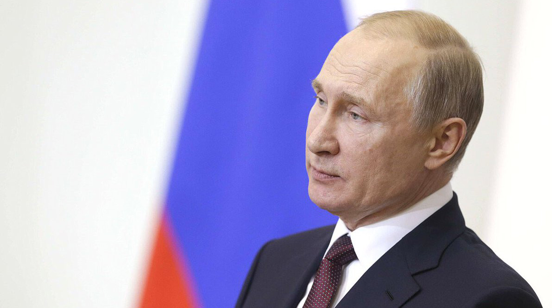 Президент России также уволил с военной службы генерал-лейтенанта юстиции Президент России Владимир Путин