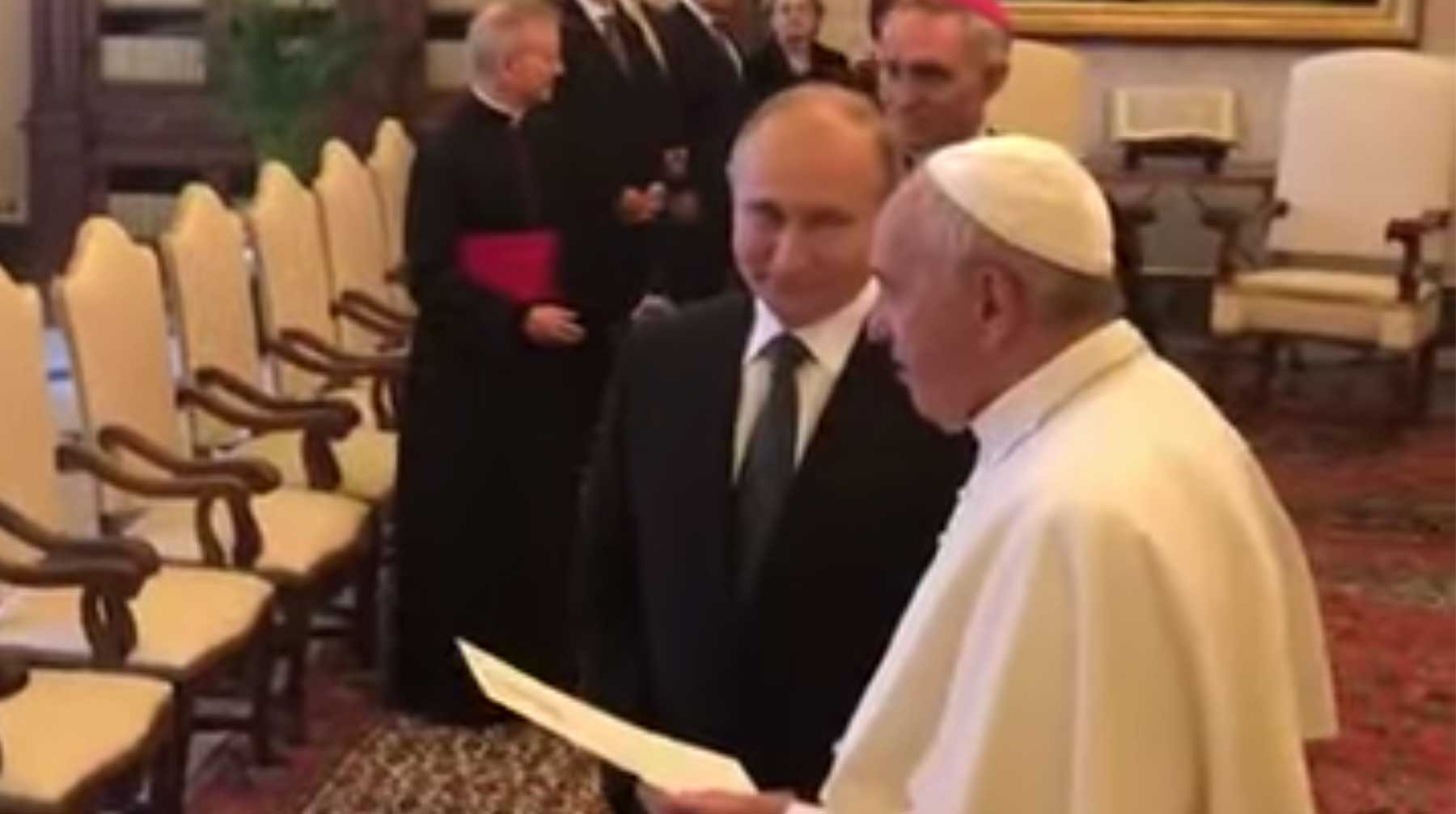 Dailystorm - Путин подарил папе римскому икону и фильм «Грех»