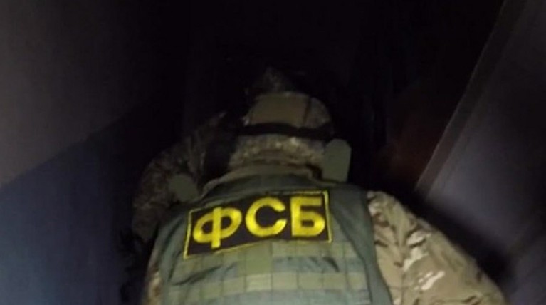 Оперативники изымают документацию в минтрансе республики и кабинете первого заместителя председателя правительства региона