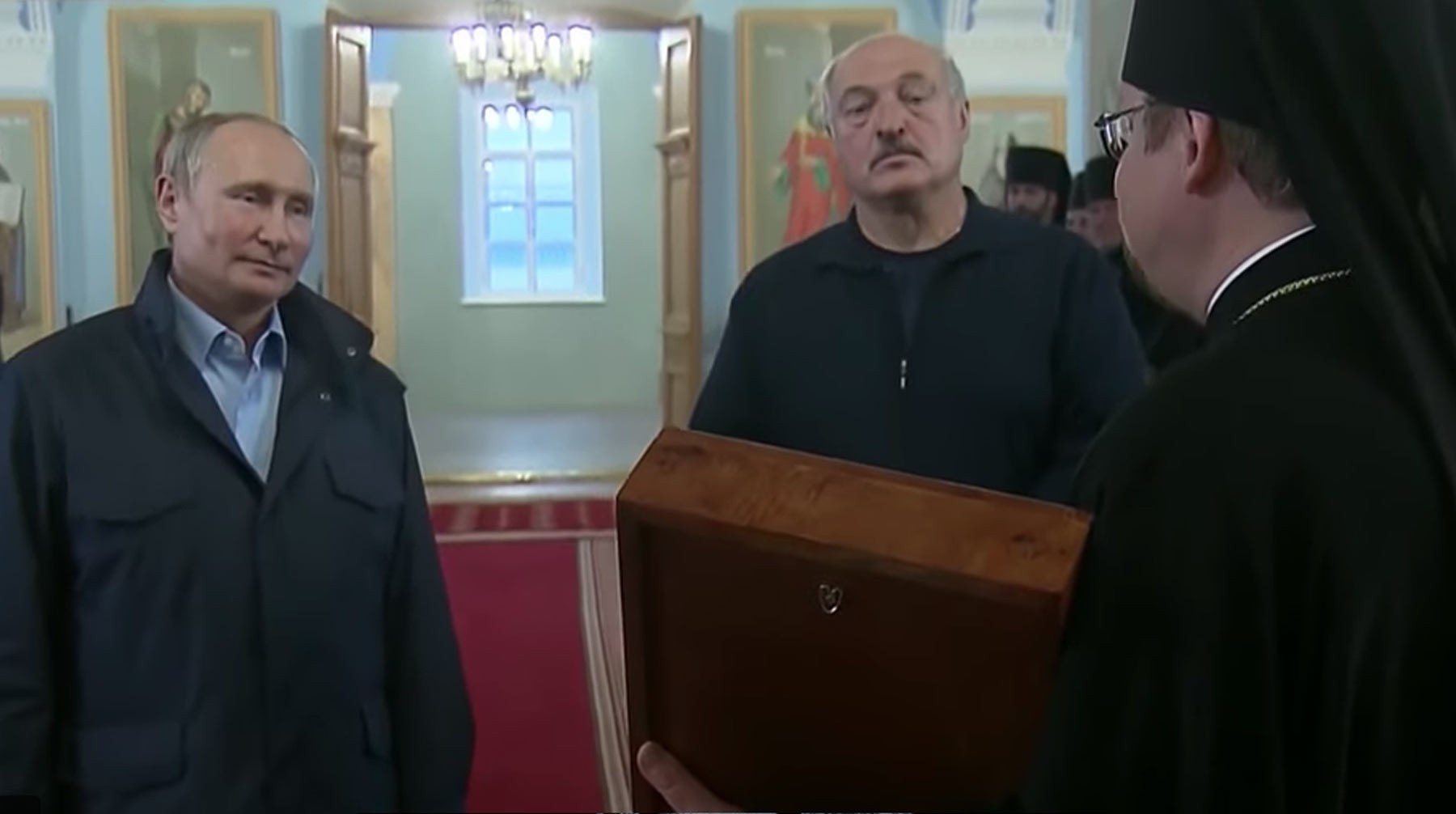 Dailystorm - Путину и Лукашенко в монастыре под Выборгом подарили иконы XIX века
