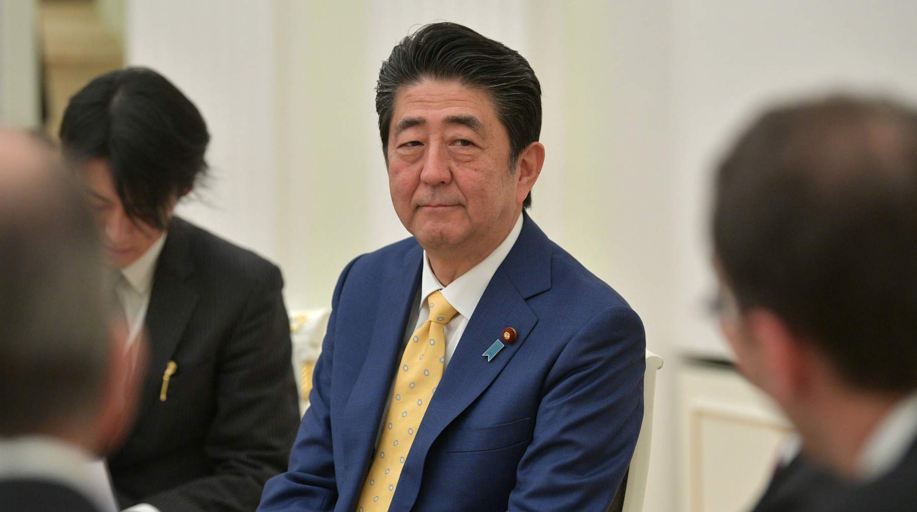 Глава правительства Японии сказал, что больше не будет выходить на выборы председателя правящей партии Фото: © GLOBAL LOOK Press
