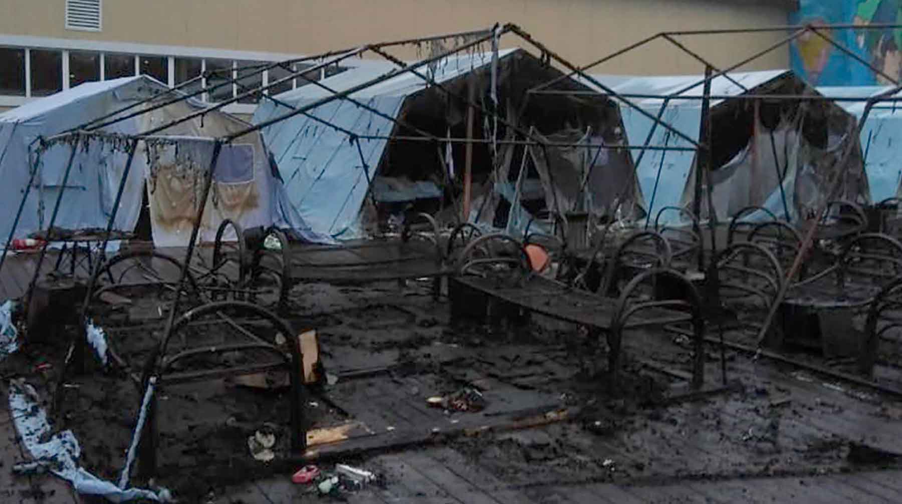 Одна девочка погибла; причиной возгорания мог стать обогреватель Фото: © пресс-служба МЧС РФ по Хабаровскому краю / ТАСС