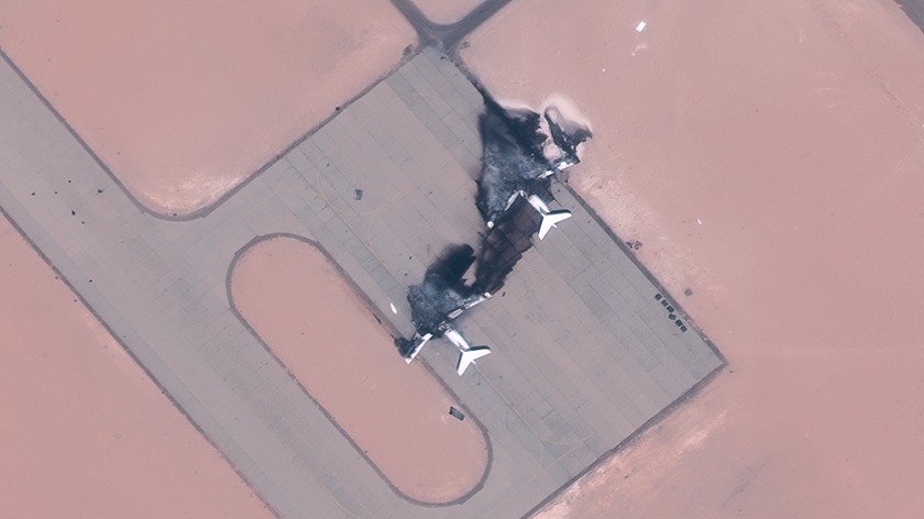Два Ил-76 после атаки на авиабазе Эль-Джуфра