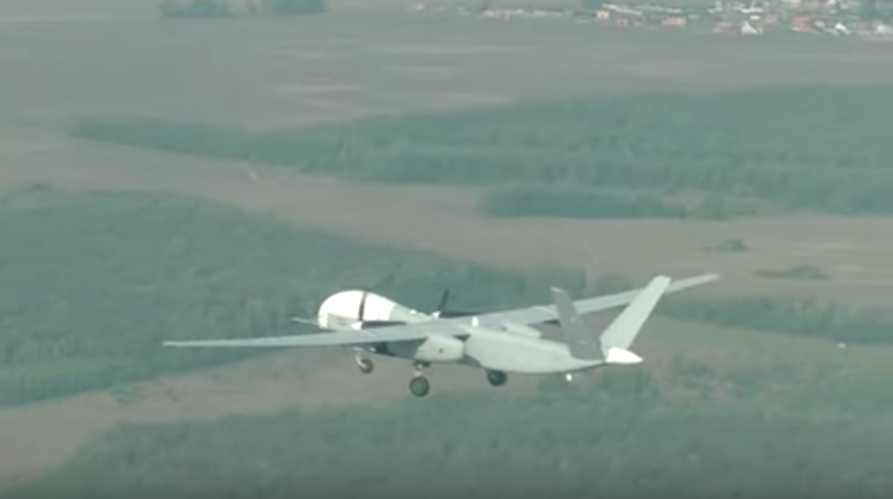 Военный дрон совершил в автоматическом режиме получасовой полет, а затем успешно приземлился Кадр: © youtube / Минобороны России
