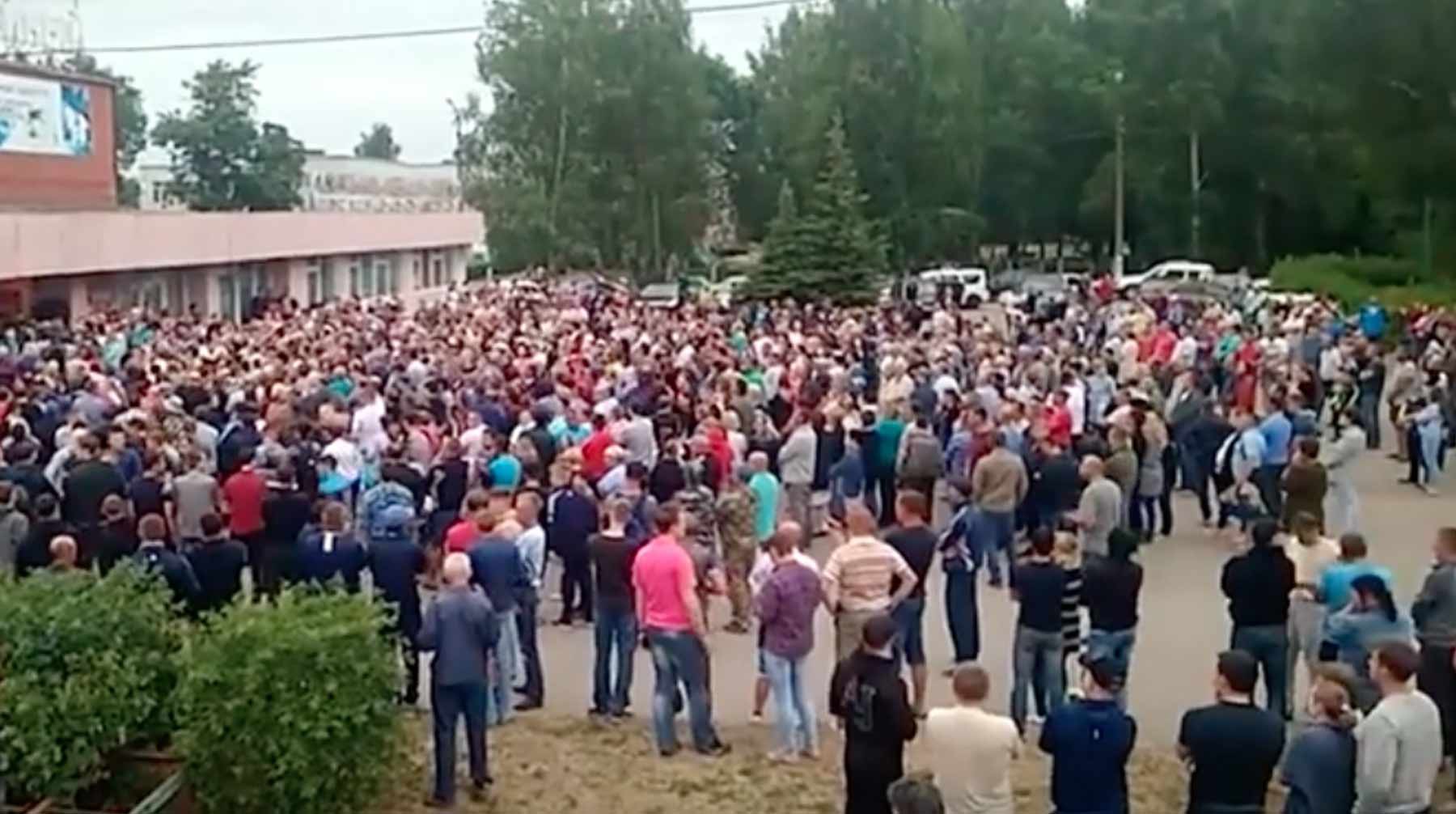 Dailystorm - Полицейские задержали одного из участников массовой драки с цыганами в Кузбассе