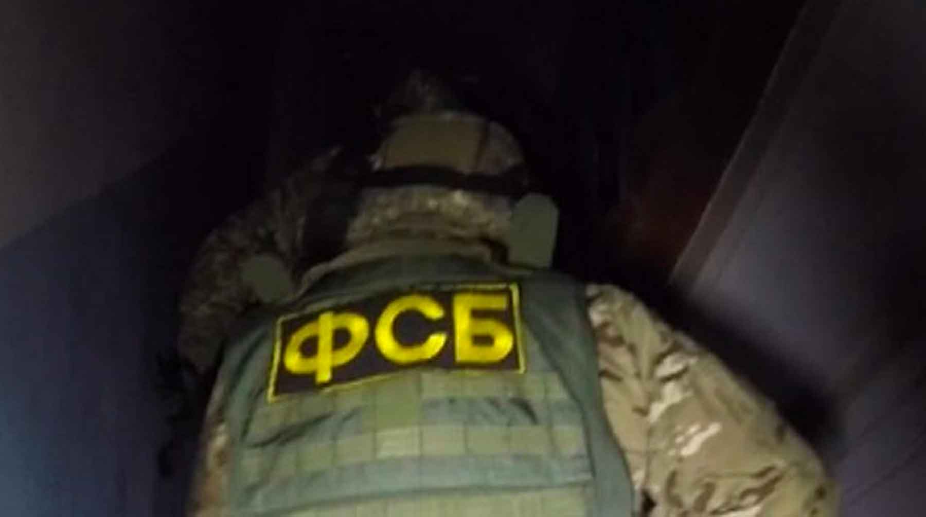 Сотрудники спецслужбы обнаружили тайник с двумя самодельными взрывными устройствами Фото: © GLOBAL LOOK press / Russian FSB press service