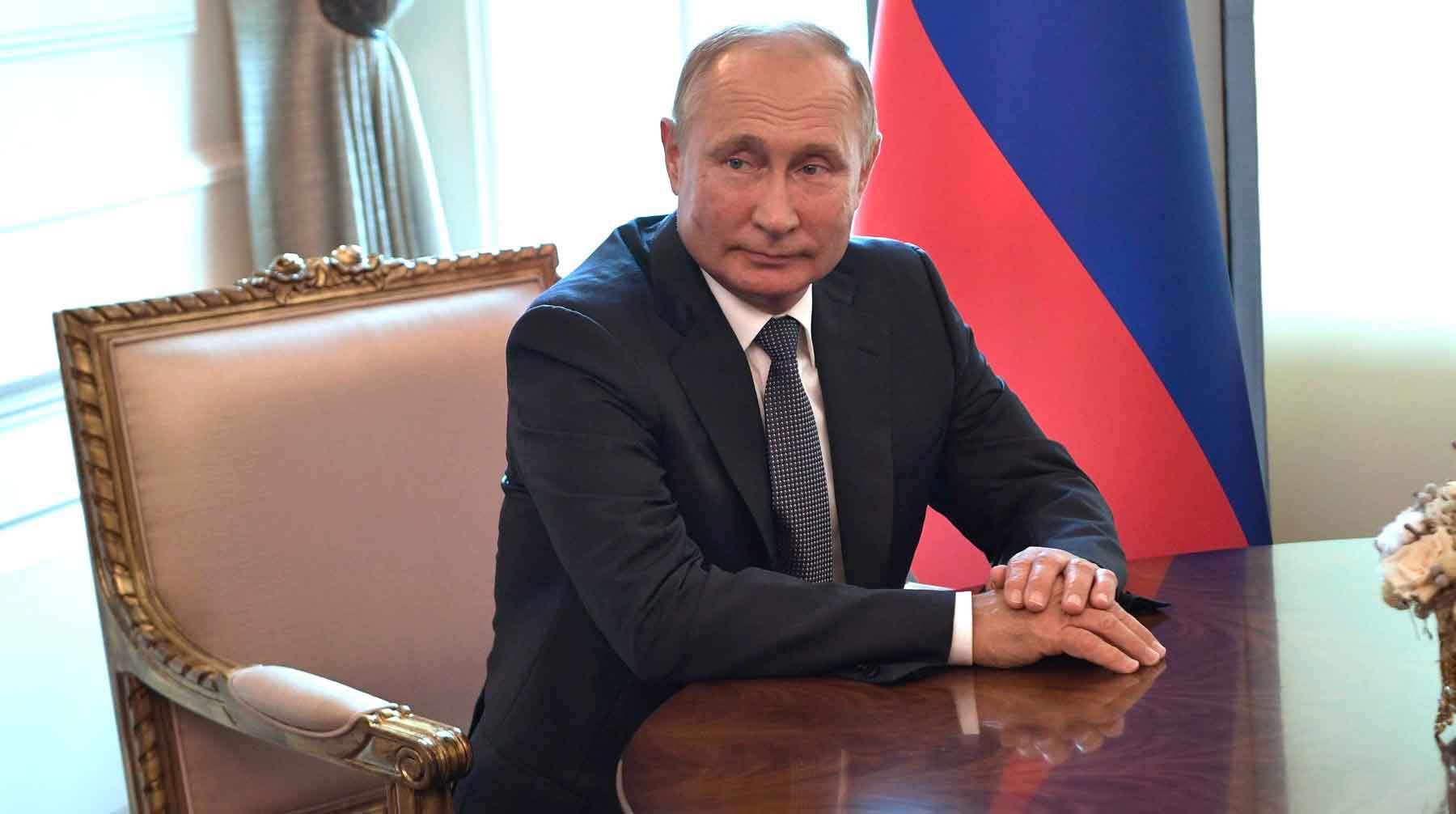 Dailystorm - Путин подписал указы об индексации окладов чиновников и упрощении получения гражданства